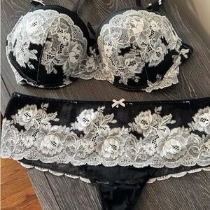 Victoria's Secret Black and White Lace Bra